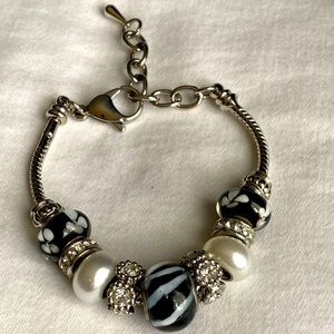 💥$4.99 SHIP💥Beads & Bling Bracelet 💎Silver and Beads!